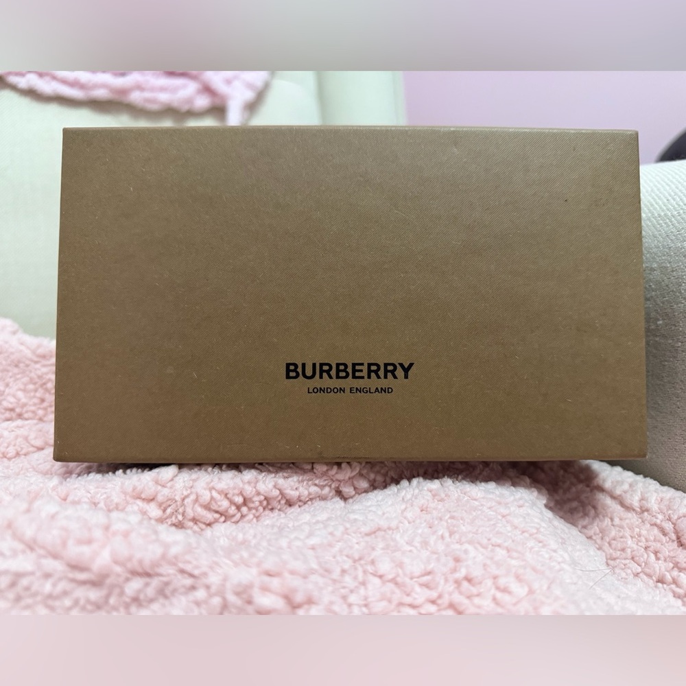 New Burberry Tortoiseshell Rectangular Sunglasses… - image 2